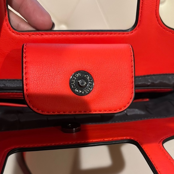 Simply Vera Vera Wang Red and Tan Tote with Woven Design - Picture 5 of 7